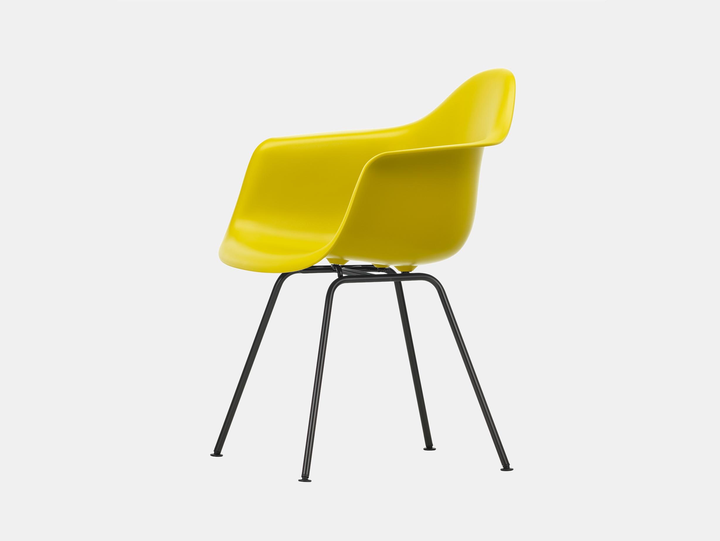 Vitra Eames Plastic Armchair DAX 34 Mustard Blk