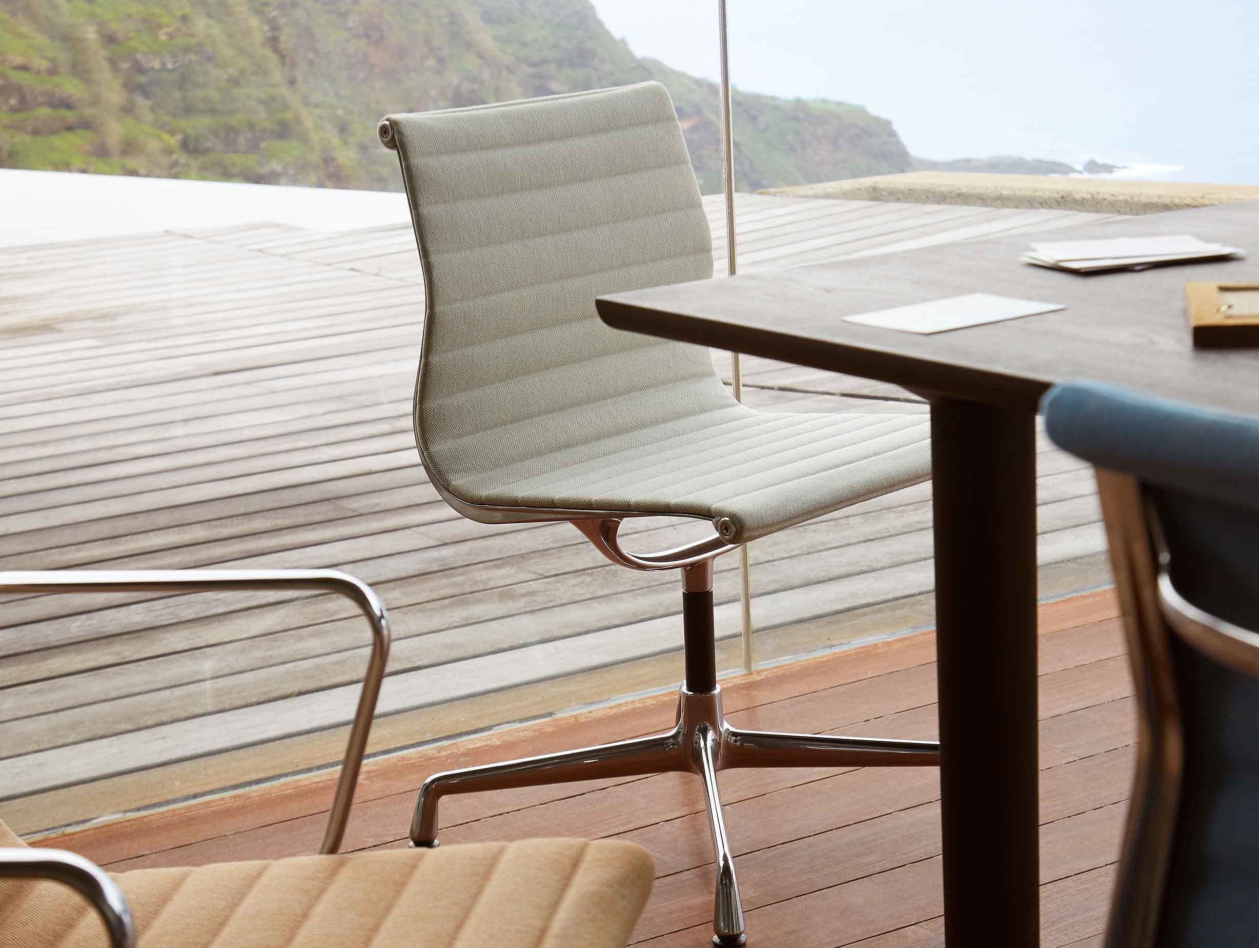 Vitra EA101 Aluminium Group Chair lifestyle image