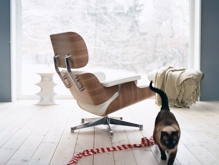 Vitra Eames Lounge Chair Ottoman Walnut White Charles And Ray Eames