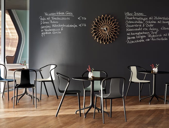 Vitra bouroullec belleville table round indoor lifestyle 10