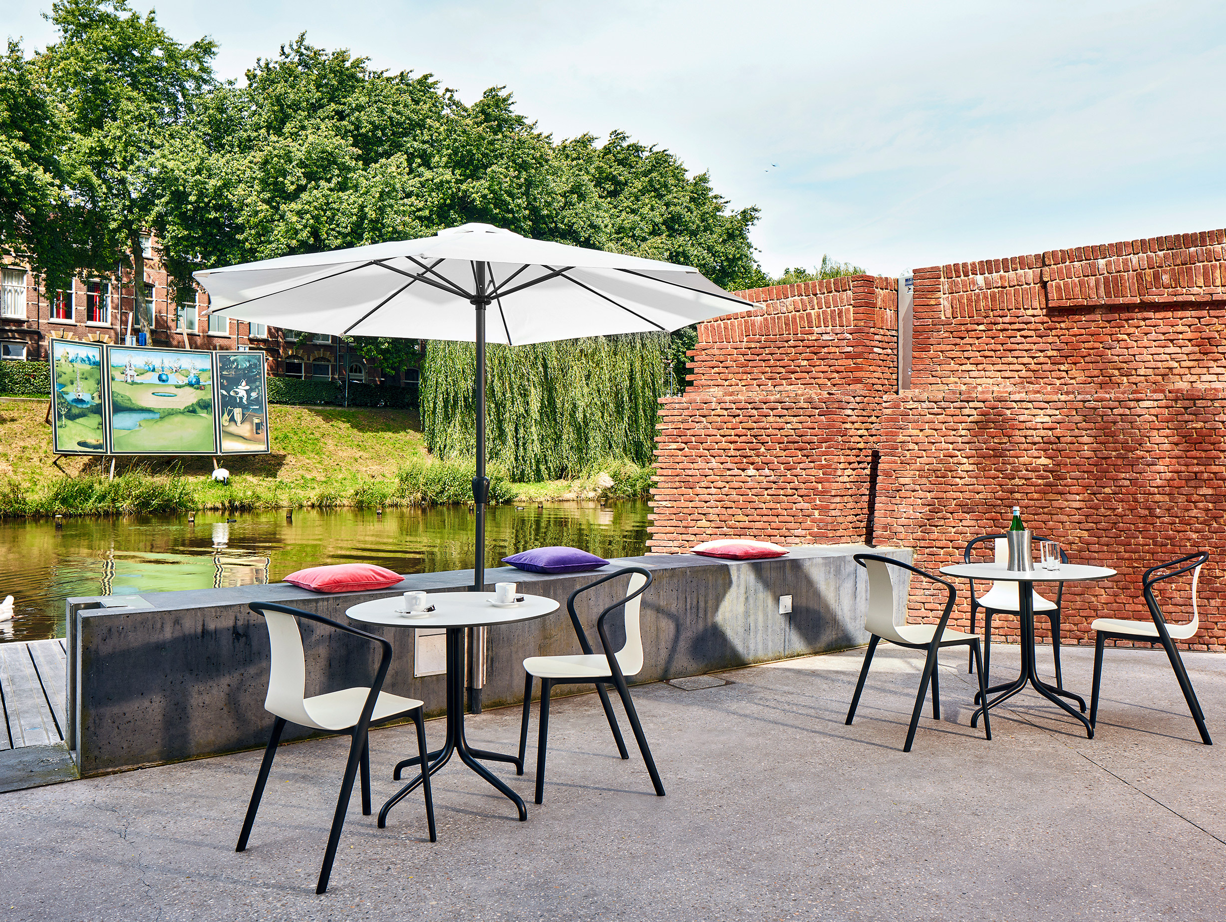 Vitra bouroullec belleville table round lifestyle 12