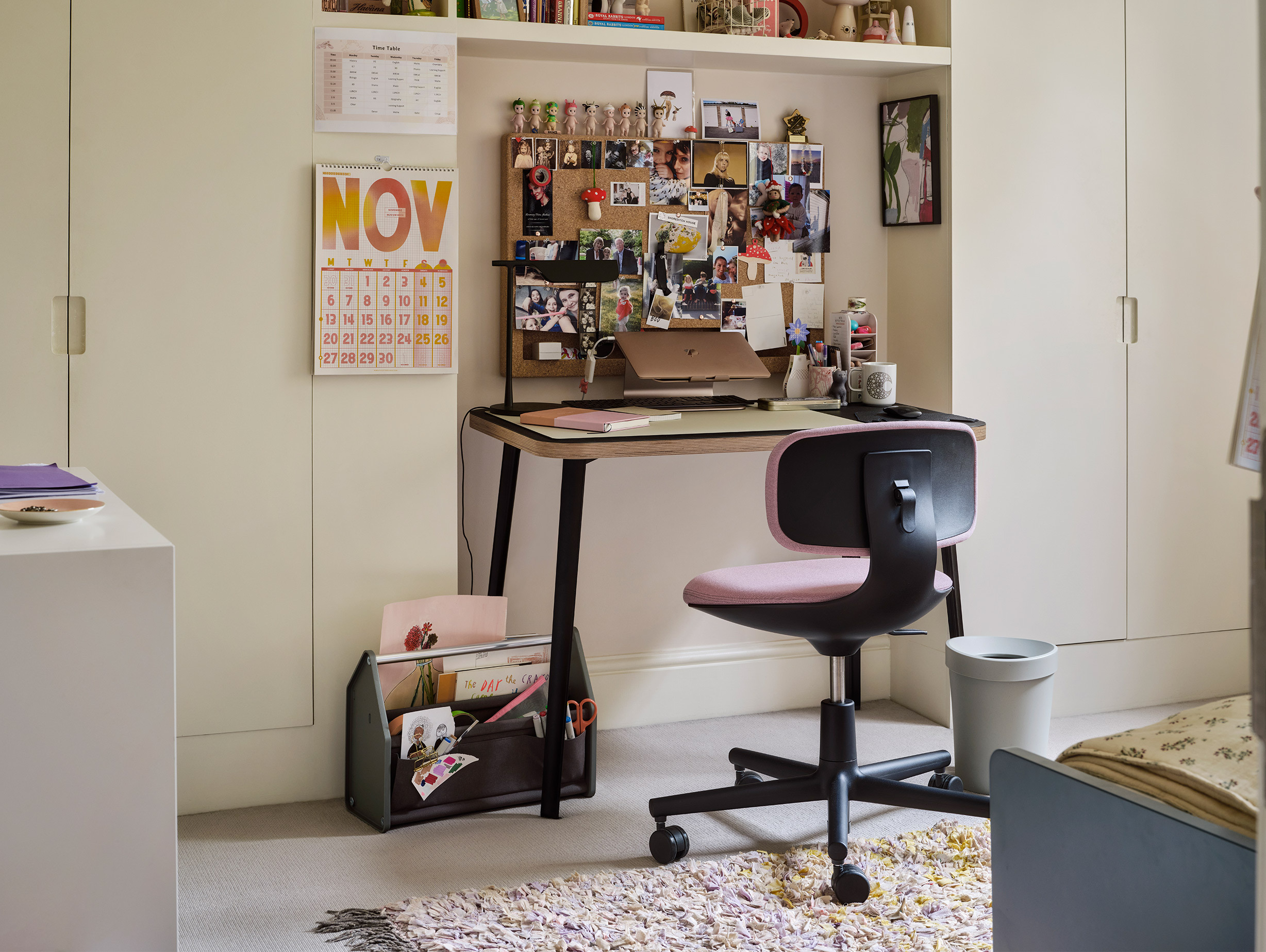 Vitra konstantin grcic rookie chair lifestyle 11