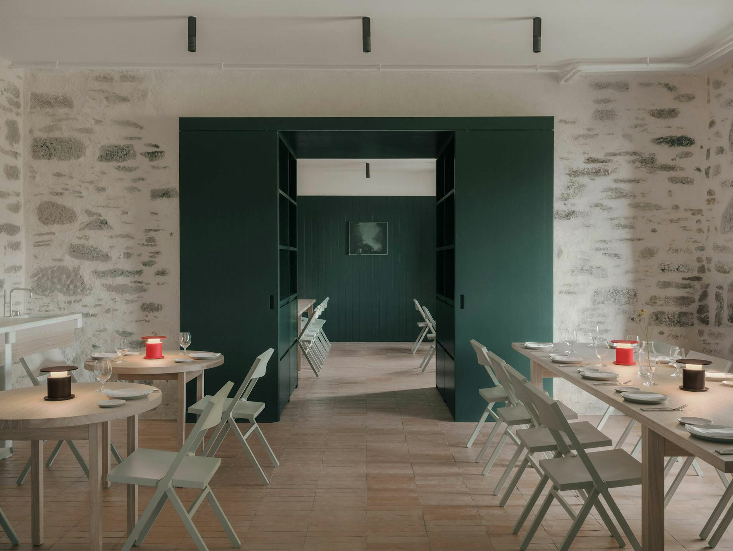 Wastberg david chipperfield faro portable lamp lifestyle 1