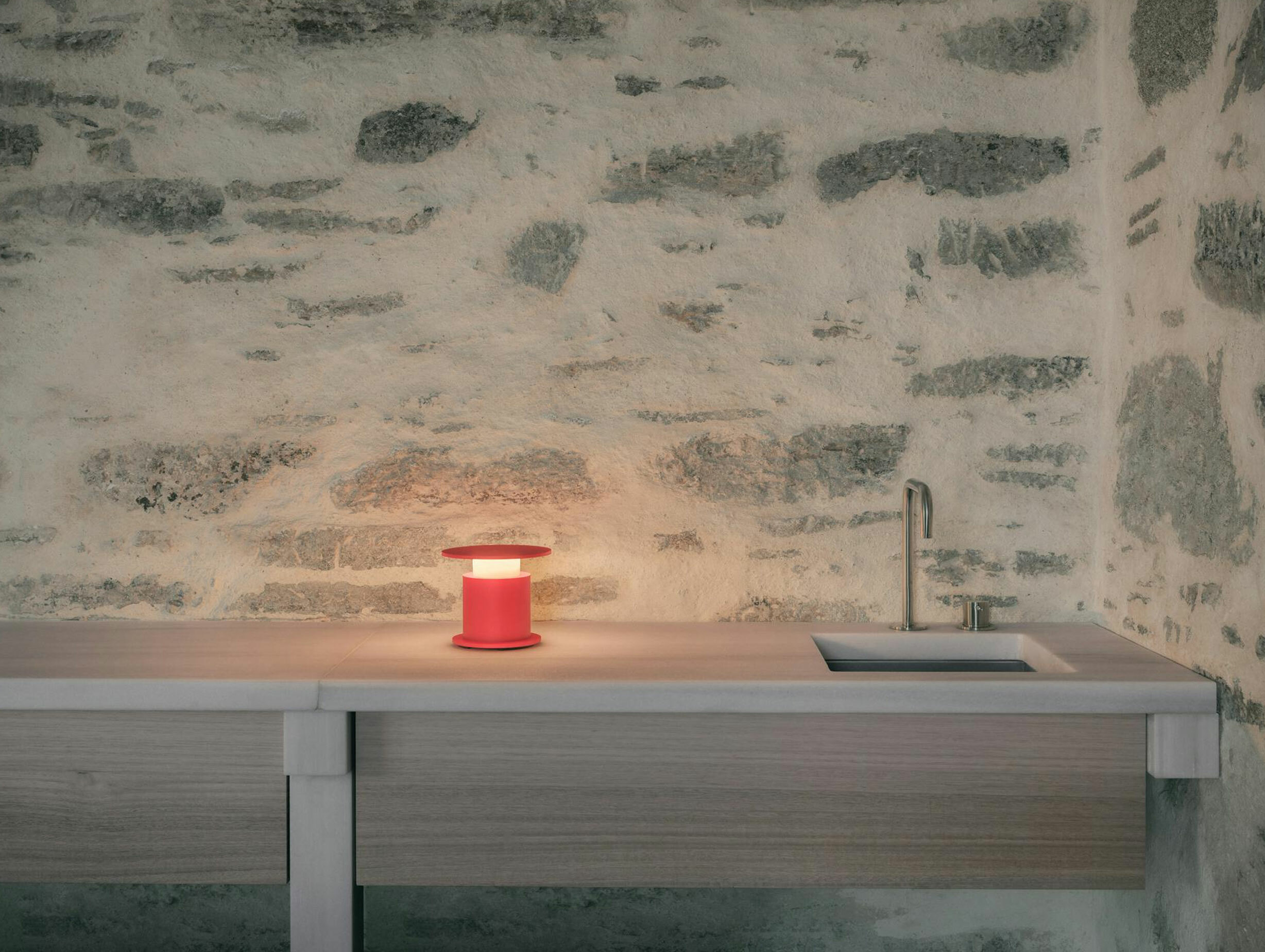 Wastberg david chipperfield faro portable lamp lifestyle 2