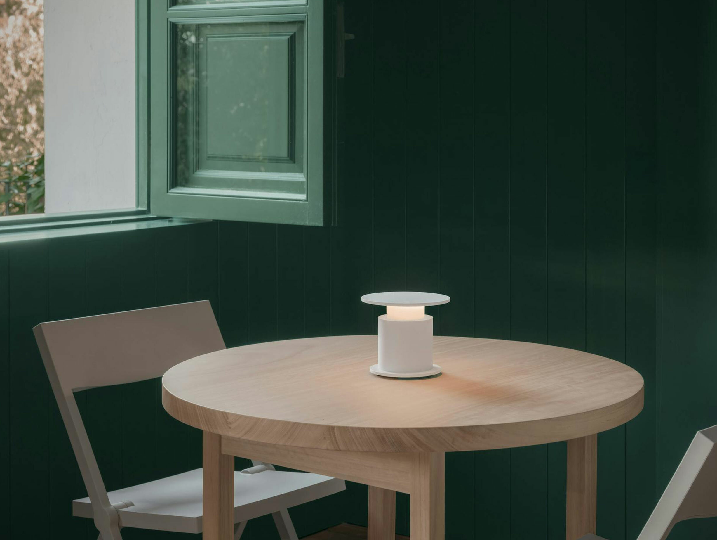 Wastberg david chipperfield faro portable lamp lifestyle 3