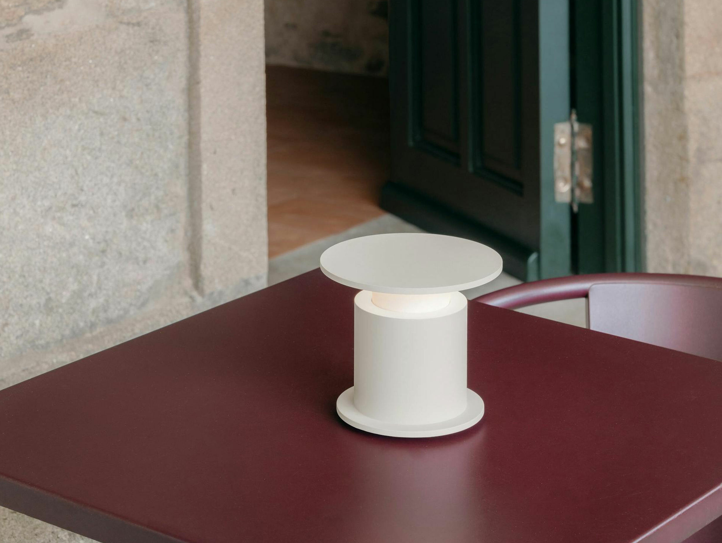 Wastberg david chipperfield faro portable lamp lifestyle 4