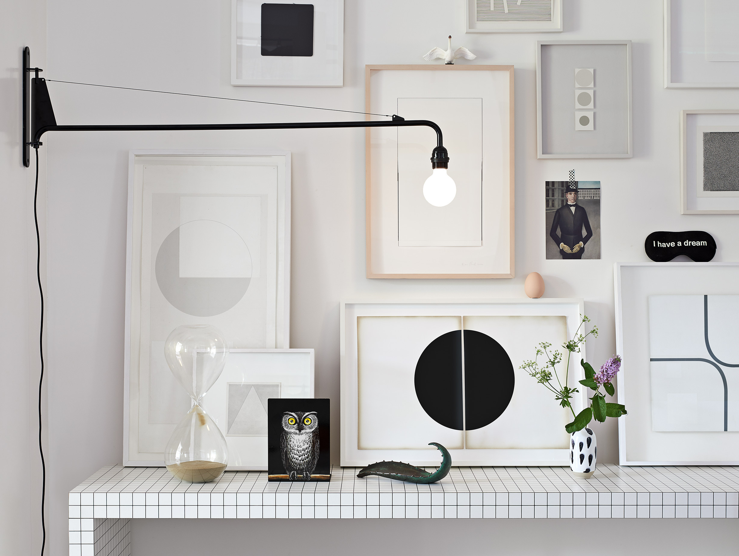 Vitra jean prouve petite potence lifestyle 10